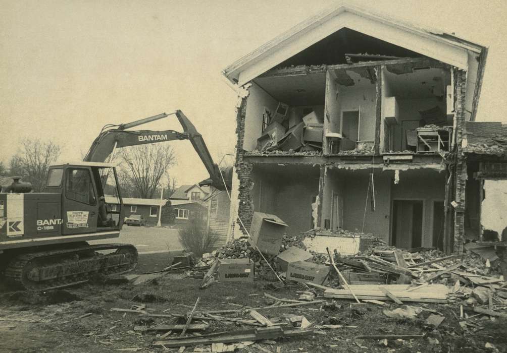 Iowa, Waverly Public Library, bantam excavator, construction, IA, Homes, Iowa History, history of Iowa, Wrecks
