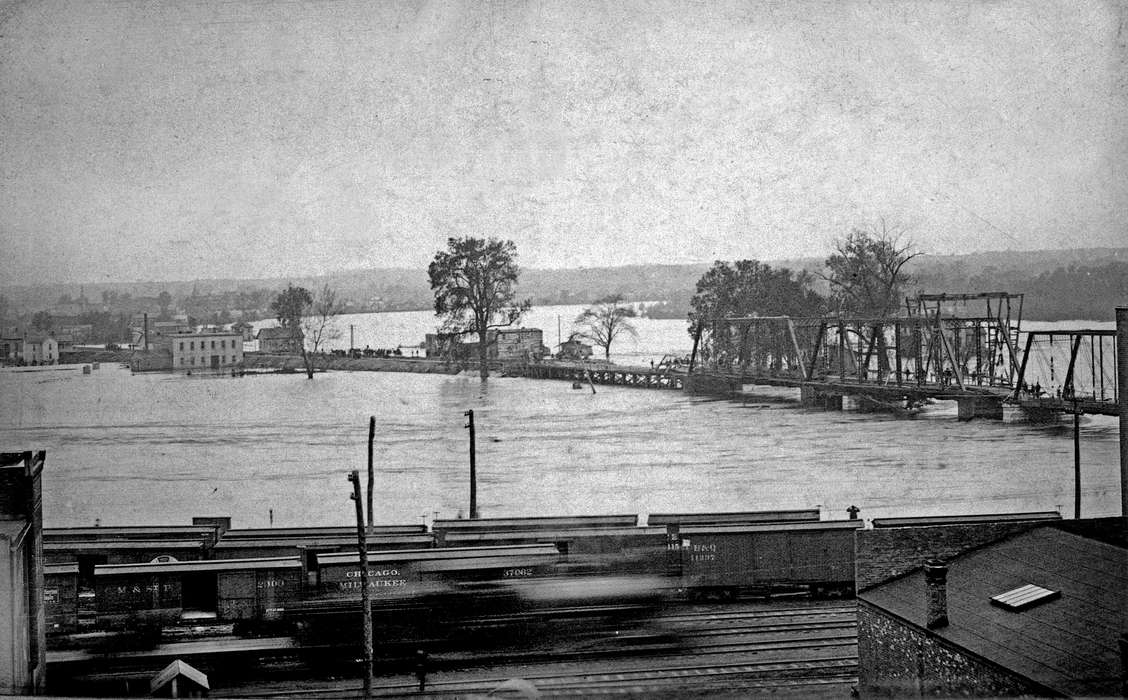 Floods, train, Iowa History, Iowa, Lemberger, LeAnn, Ottumwa, IA, Lakes, Rivers, and Streams, bridge, Cities and Towns, tree, history of Iowa, river
