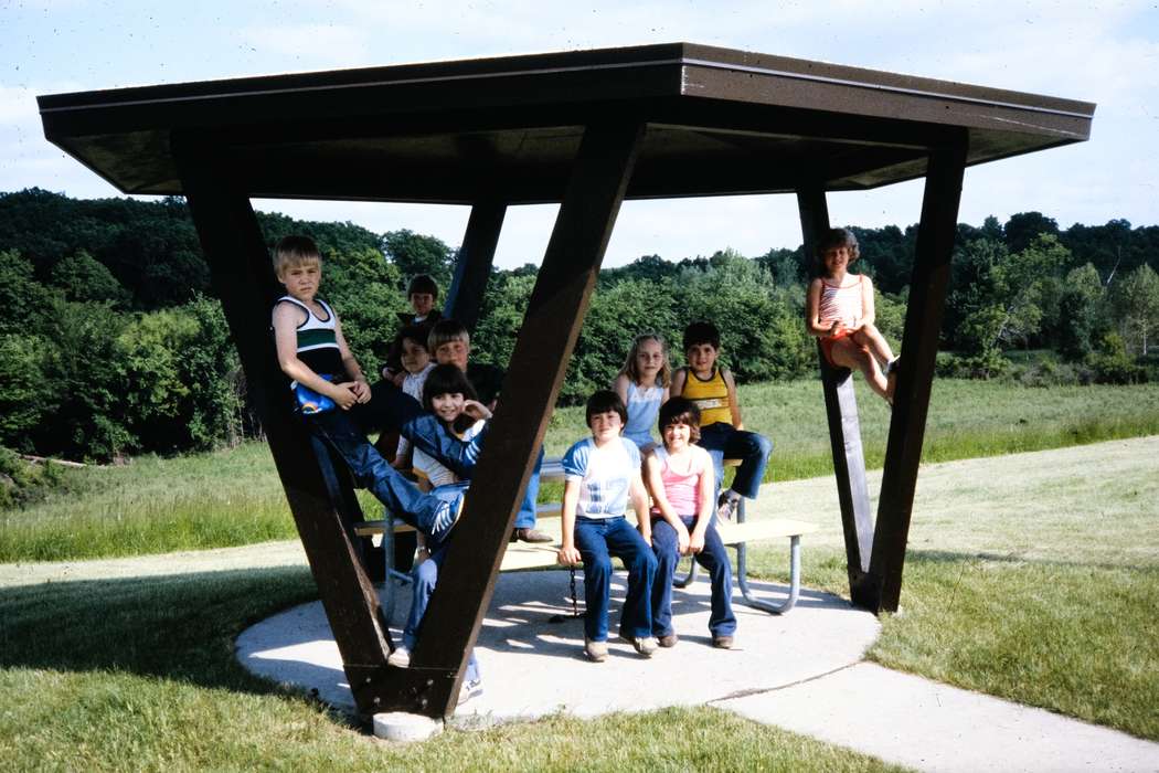 Outdoor Recreation, Portraits - Group, Iowa, Coon Rapids Enterprise, school trip, missouri trip, IA, history, historic, Coon Rapids, park, ia, Schools and Education, United States, Children, Photos