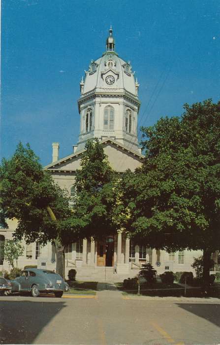 courthouse, Main Streets & Town Squares, Cities and Towns, Iowa History, history of Iowa, Dean, Shirley, Motorized Vehicles, Iowa, Winterset, IA