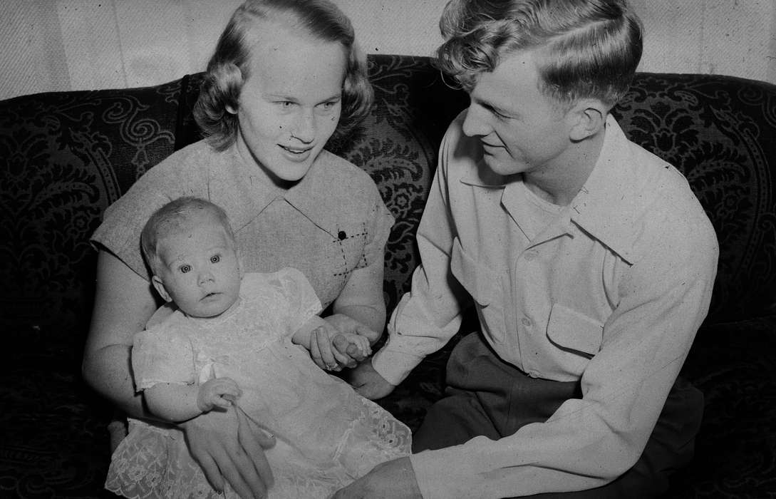 family photo, parenting, ia, parent, Iowa, history, Homes, IA, Coon Rapids, Photos, Coon Rapids Enterprise, Families, Portraits - Group, Children, baby, United States, historic