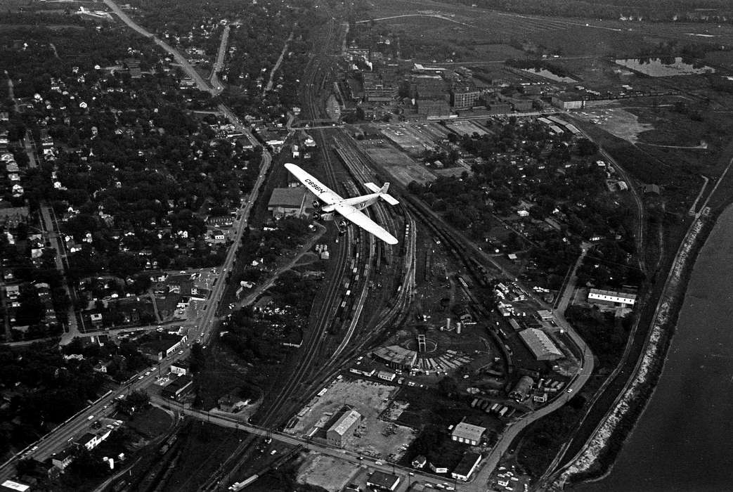 Lemberger, LeAnn, Ottumwa, IA, Cities and Towns, Iowa, Iowa History, airplane, Motorized Vehicles, history of Iowa, Aerial Shots, river
