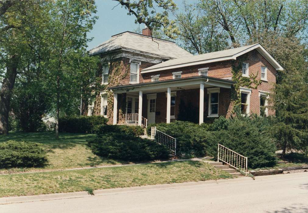 Waverly Public Library, Homes, Iowa History, brick building, history of Iowa, Waverly, IA, Iowa