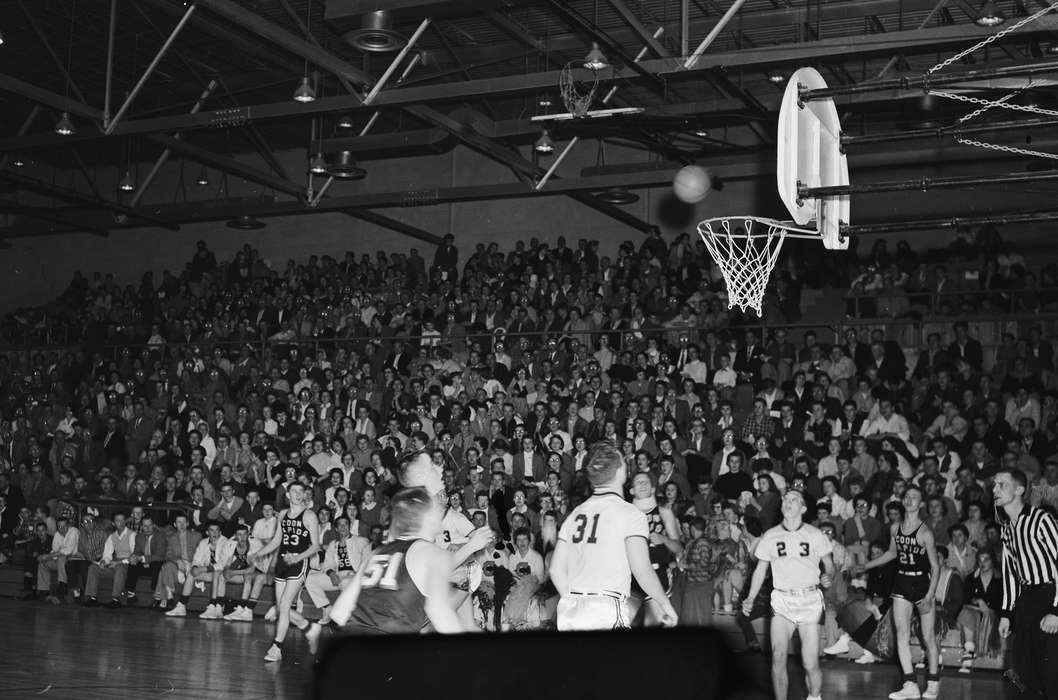 Schools and Education, Sports, United States, history, basketball players, Entertainment, basketball court, ia, Photos, Coon Rapids Enterprise, historic, Iowa, IA, highschool, Civic Engagement, Coon Rapids
