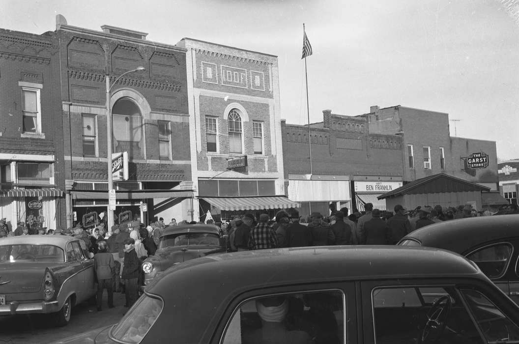 Businesses and Factories, storefronts, history, Holidays, Photos, crowd, Iowa, IA, Cities and Towns, Motorized Vehicles, United States, ia, raffle drawing, Coon Rapids Enterprise, historic, american flag, cars, Coon Rapids