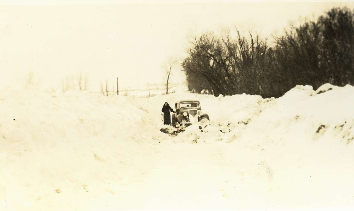 Hawkeye, IA, snow, Iowa History, car, Winter, Iowa, Gary, Stacy A., history of Iowa, Motorized Vehicles