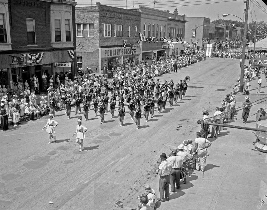 Cities and Towns, Lemberger, LeAnn, Albia, IA, Iowa History, Entertainment, history of Iowa, mainstreet, Main Streets & Town Squares, marching band, Fairs and Festivals, parade, Iowa, crowd, town square