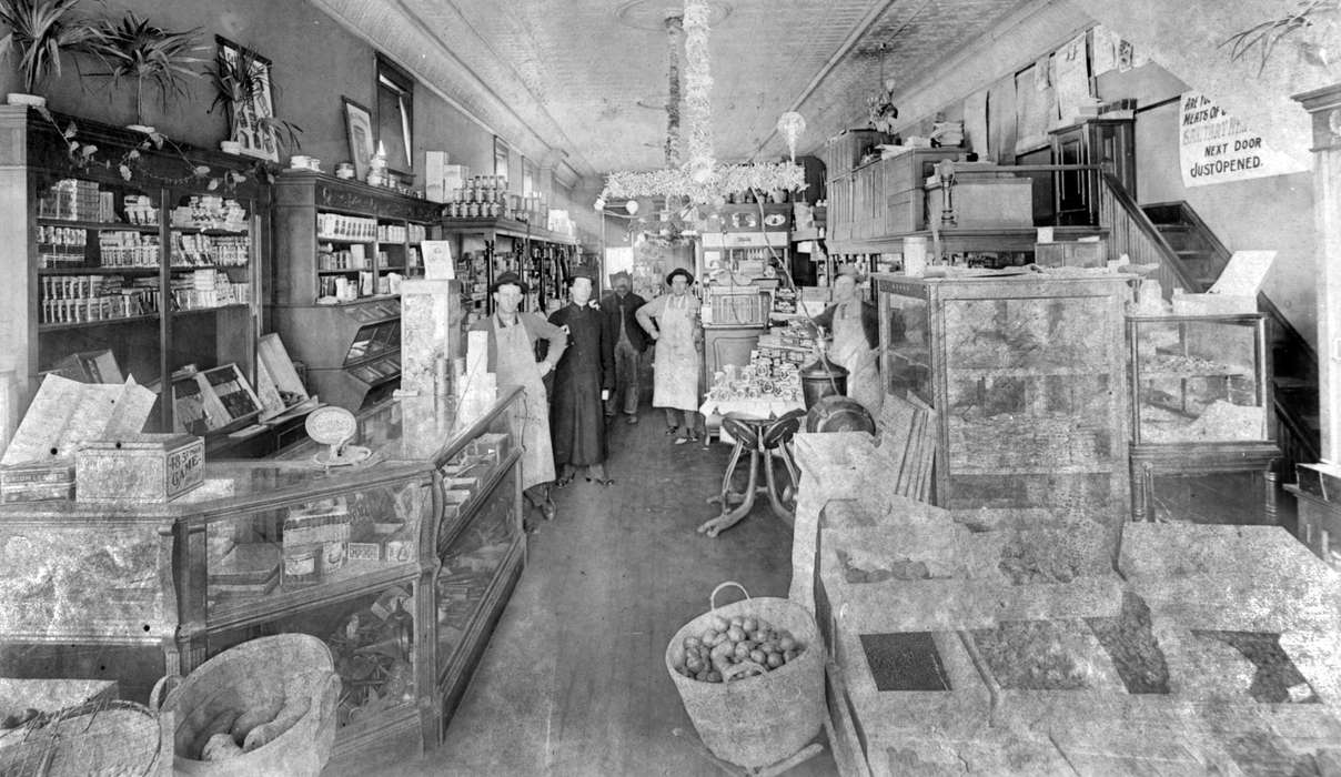 store, Ottumwa, IA, grocery store, food, Businesses and Factories, groceries, Iowa History, shopping, Portraits - Group, Food and Meals, Iowa, history of Iowa, potato, Lemberger, LeAnn