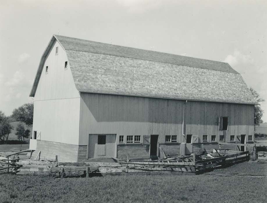 lumber, Barns, correct date needed, Iowa History, history of Iowa, Waverly Public Library, Waverly, IA, Farms, Iowa, fence