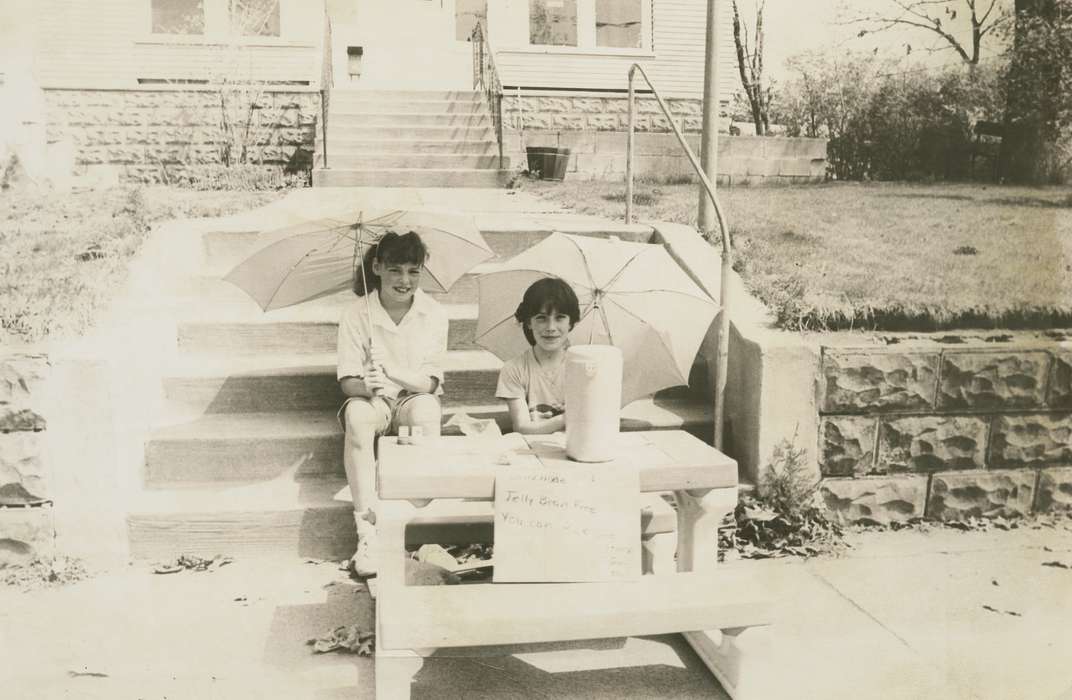 umbrella, Cities and Towns, sidewalk, Homes, lemonade stand, Businesses and Factories, picnic table, front yard, house, Waverly Public Library, girls, Iowa History, Portraits - Group, Food and Meals, Iowa, front steps, history of Iowa, Children