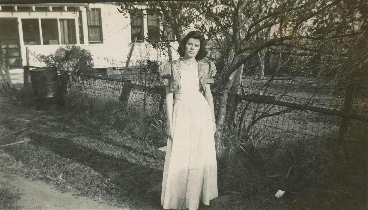 Lemberger, LeAnn, woman, dress, Iowa History, Farms, history of Iowa, Ottumwa, IA, Portraits - Individual, Iowa