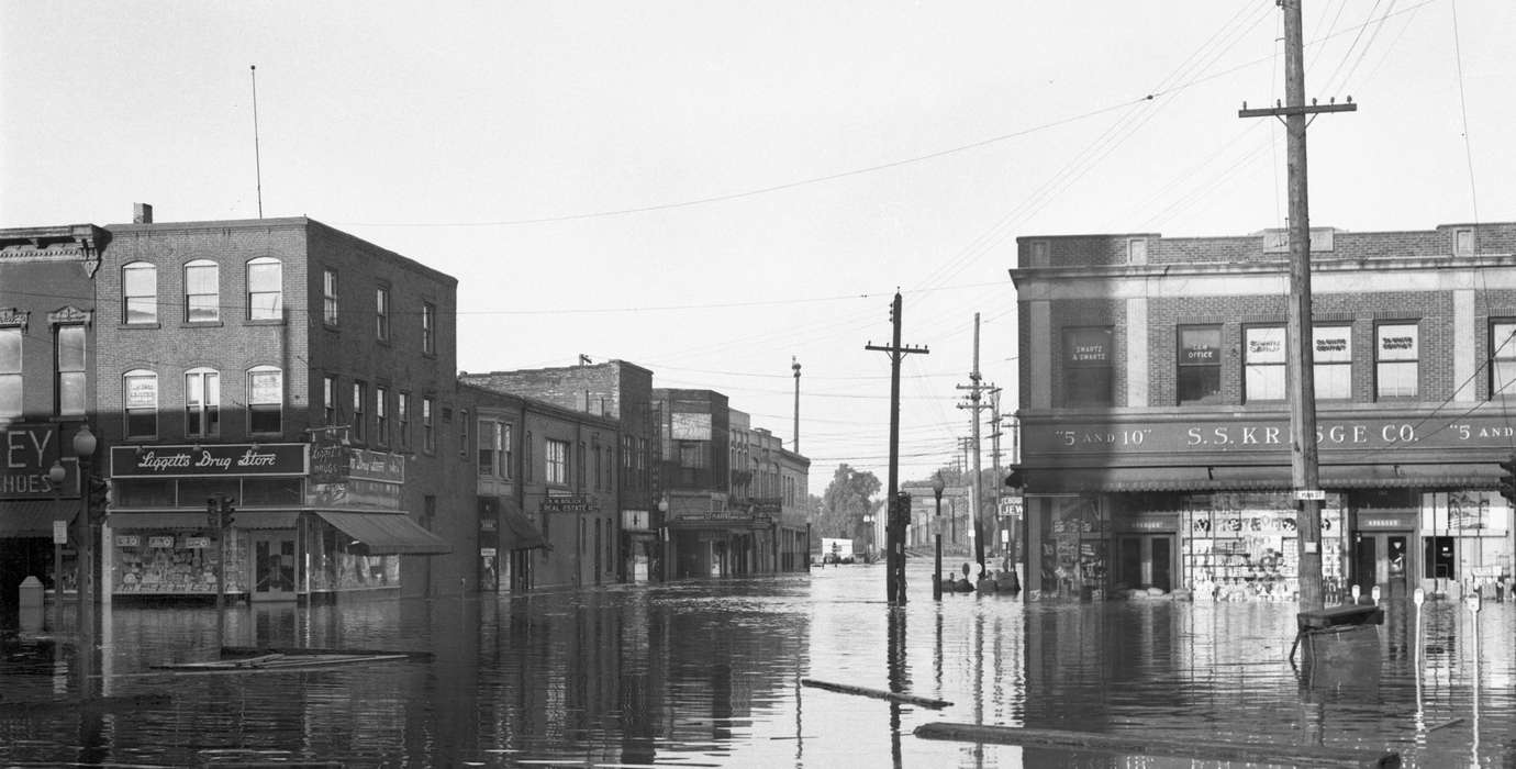 telephone pole, Floods, Cities and Towns, Lemberger, LeAnn, Iowa History, Food and Meals, Iowa, Ottumwa, IA, history of Iowa