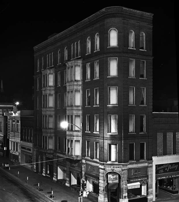 Lemberger, LeAnn, building, street light, Ottumwa, IA, history of Iowa, apartment, Cities and Towns, Iowa, Iowa History, store, Businesses and Factories