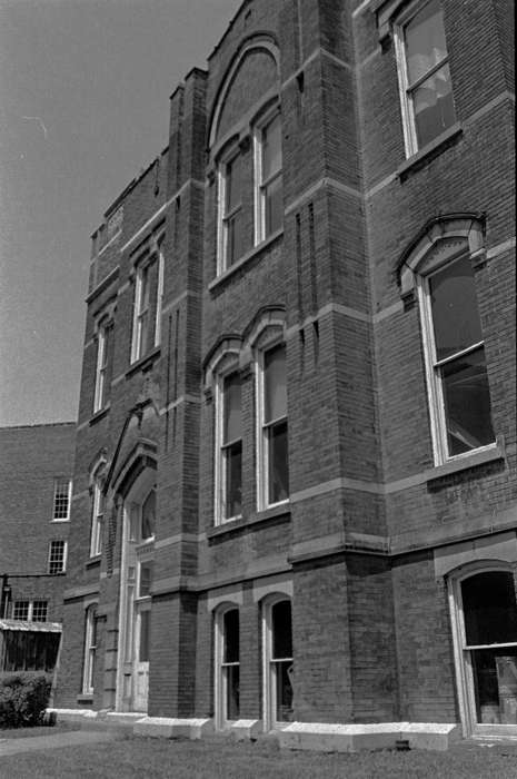 school, Lemberger, LeAnn, Iowa History, window, brick, Schools and Education, history of Iowa, Ottumwa, IA, Iowa