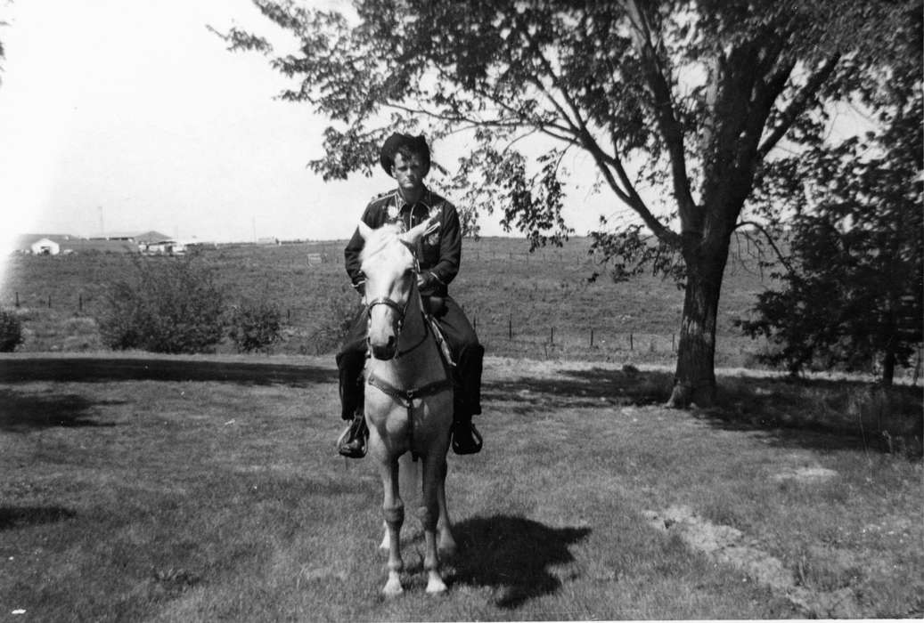 horse, Portraits - Individual, IA, cowboy, Fouche, Shirley, Iowa History, Animals, Iowa, history of Iowa