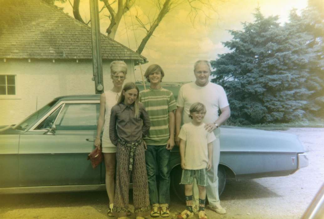 McDermott, Shirley and Anne Marie, Iowa, Atlantic, IA, hairstyle, car, Motorized Vehicles, Families, Iowa History, history of Iowa, summer, Children