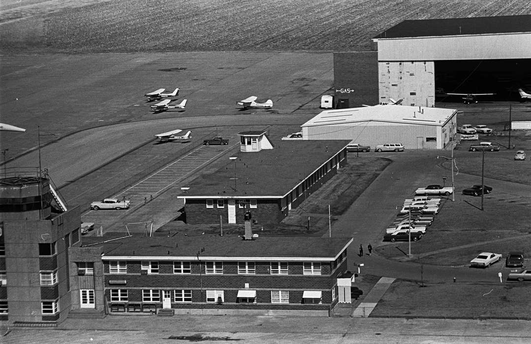 Aerial Shots, Iowa, car, airplane, Motorized Vehicles, Iowa History, history of Iowa, Lemberger, LeAnn, Ottumwa, IA, airport, plane