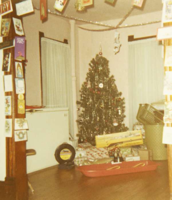 christmas tree, Ott, Mark, Homes, christmas presents, Iowa History, Holidays, Waverly, IA, cards, Iowa, christmas, history of Iowa