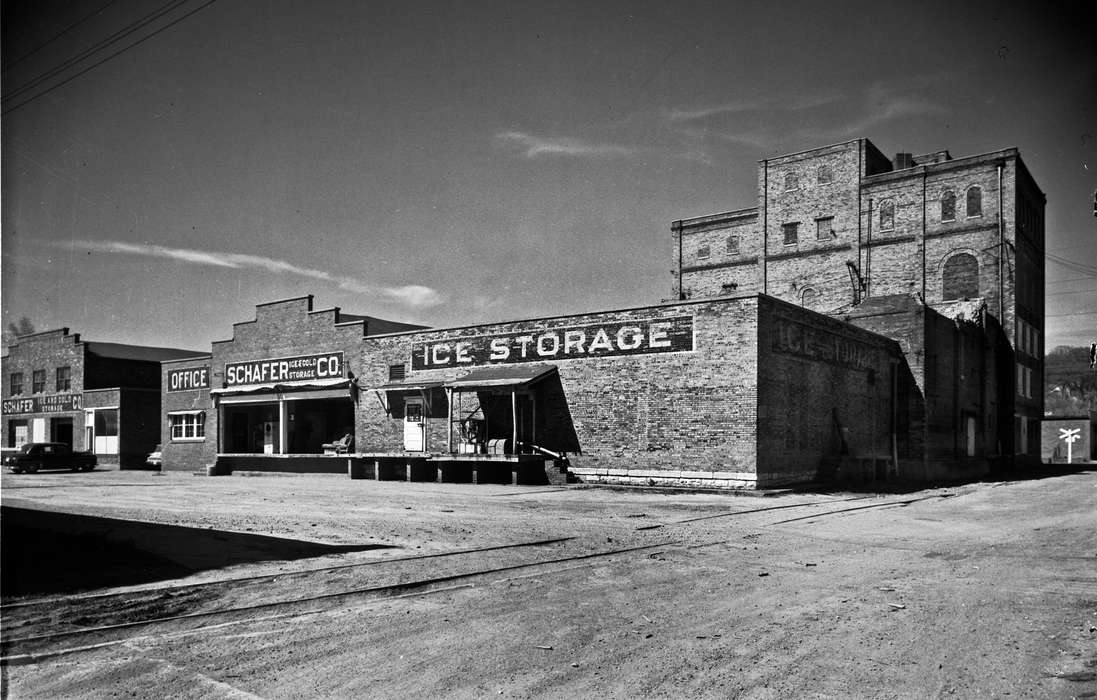 warehouse, Iowa History, Lemberger, LeAnn, Cities and Towns, Businesses and Factories, ice, Iowa, Ottumwa, IA, history of Iowa