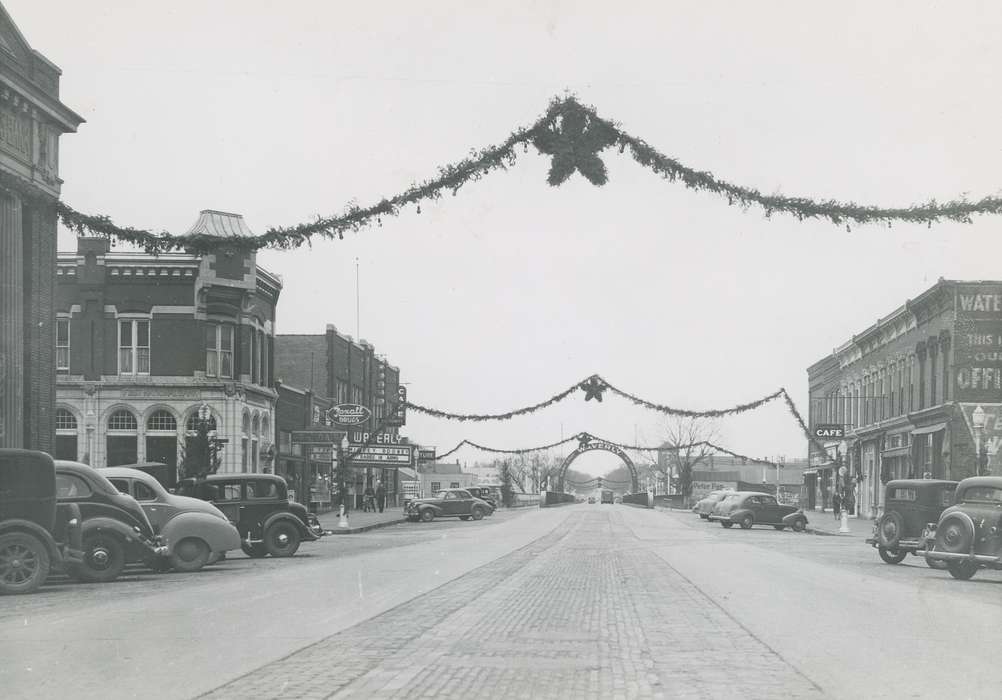 wreath, Waverly, IA, Businesses and Factories, history of Iowa, Waverly Public Library, Iowa History, correct date needed, Motorized Vehicles, cafe, garland, Main Streets & Town Squares, Iowa, brick street