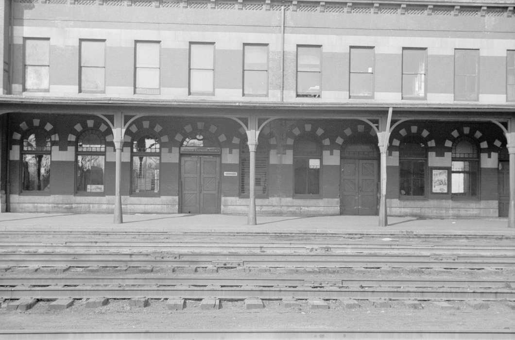 Cities and Towns, train tracks, Iowa History, history of Iowa, Train Stations, depot, Library of Congress, Iowa, Businesses and Factories, train platform