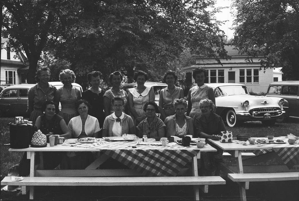 car, Coon Rapids, tree, Photos, Coon Rapids Enterprise, history, ia, IA, Portraits - Group, house, picnic table, Iowa, picnic, historic, woman, United States