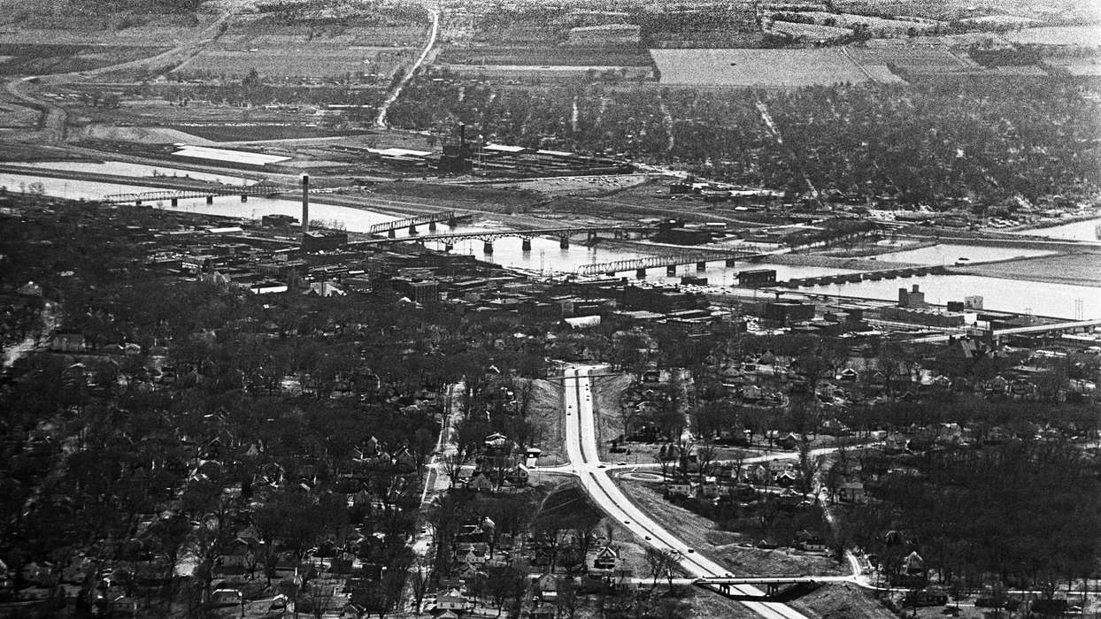Lemberger, LeAnn, Ottumwa, IA, Cities and Towns, Iowa, Iowa History, bridge, Aerial Shots, history of Iowa, downtown, Lakes, Rivers, and Streams