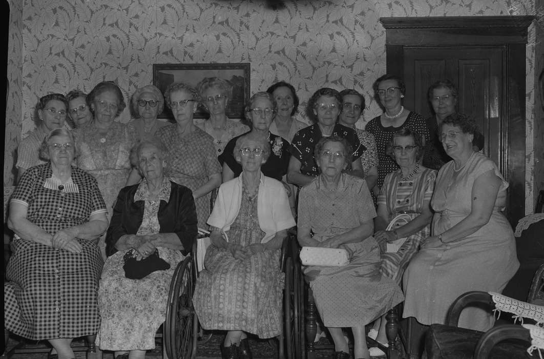 plaid, ia, Iowa, history, Photos, Coon Rapids Enterprise, Portraits - Group, wheelchair, women's club, historic