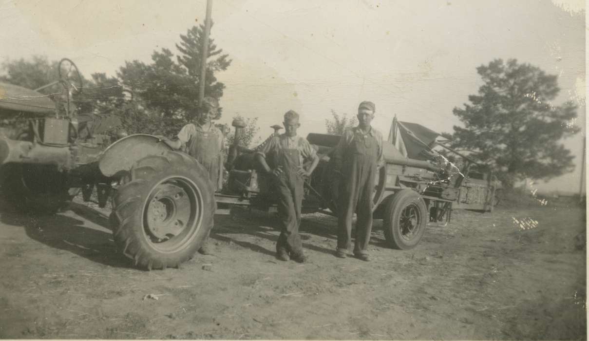 Iowa, Iowa History, Farms, Farming Equipment, North Washington, IA, Glaser, Joseph, Portraits - Group, tractor, history of Iowa