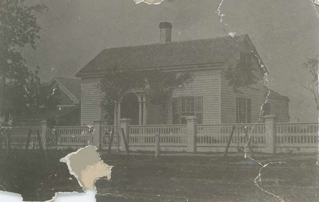 Homes, Iowa History, history of Iowa, wooden fence, wooden house, Iowa, Waverly Public Library