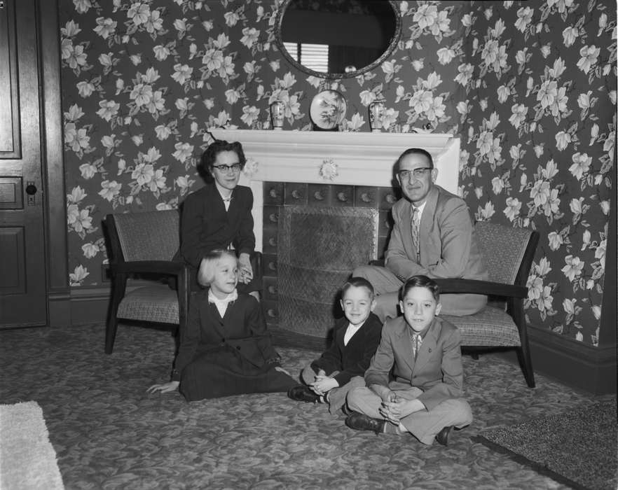 Portraits - Group, Iowa, historic, United States, wallpaper, family photo, Washington Evening Journal, history, Photos, IA, Washington, family, living room, ia