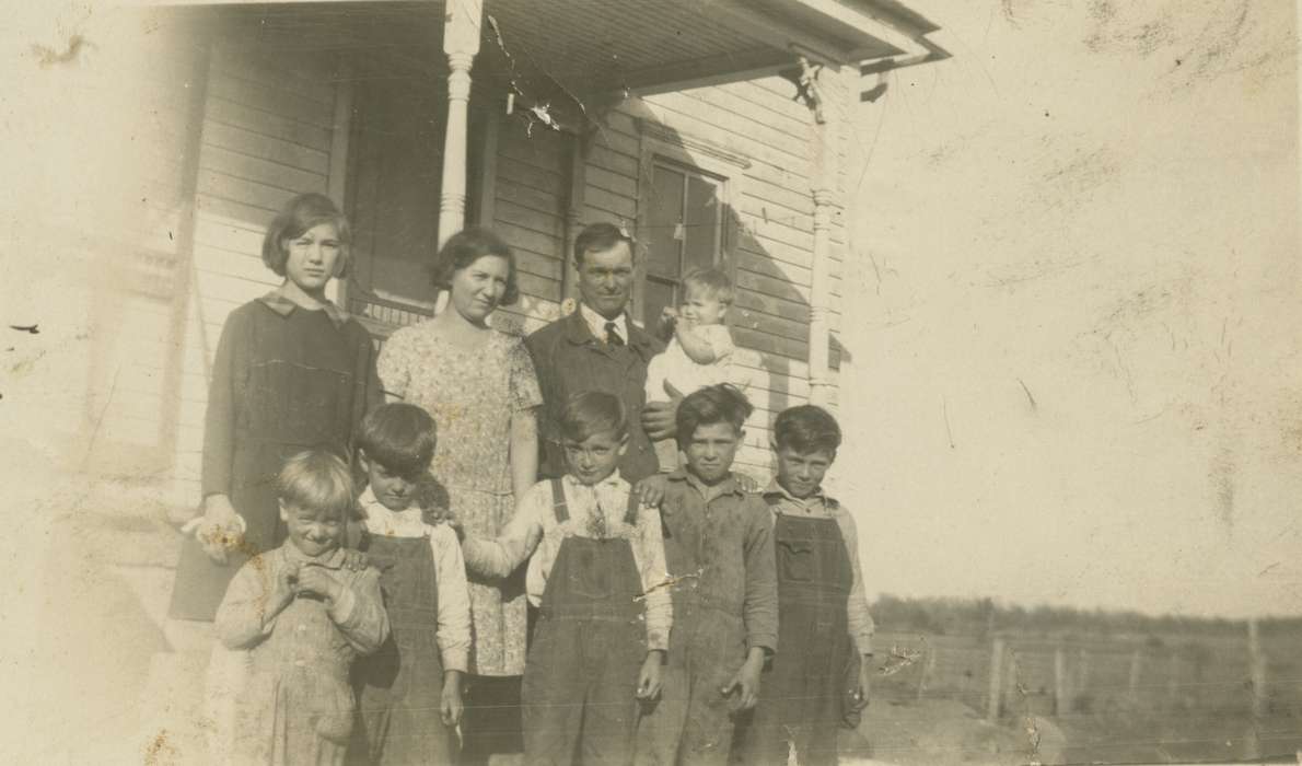 tie, Farms, Iowa History, Portraits - Group, Families, Ionia, IA, overalls, dress, history of Iowa, Glaser, Joseph, Iowa, Children