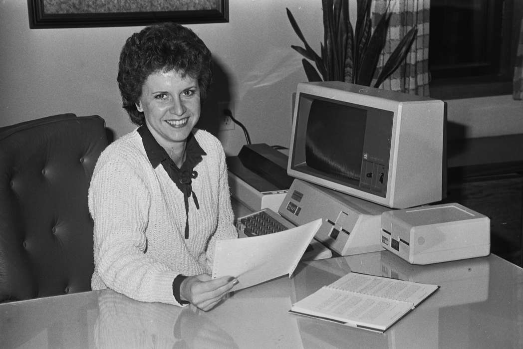 Businesses and Factories, Coon Rapids Enterprise, Coon Rapids, computer, Iowa, historic, Photos, desk, receptionist, United States, ia, history, Portraits - Individual, IA