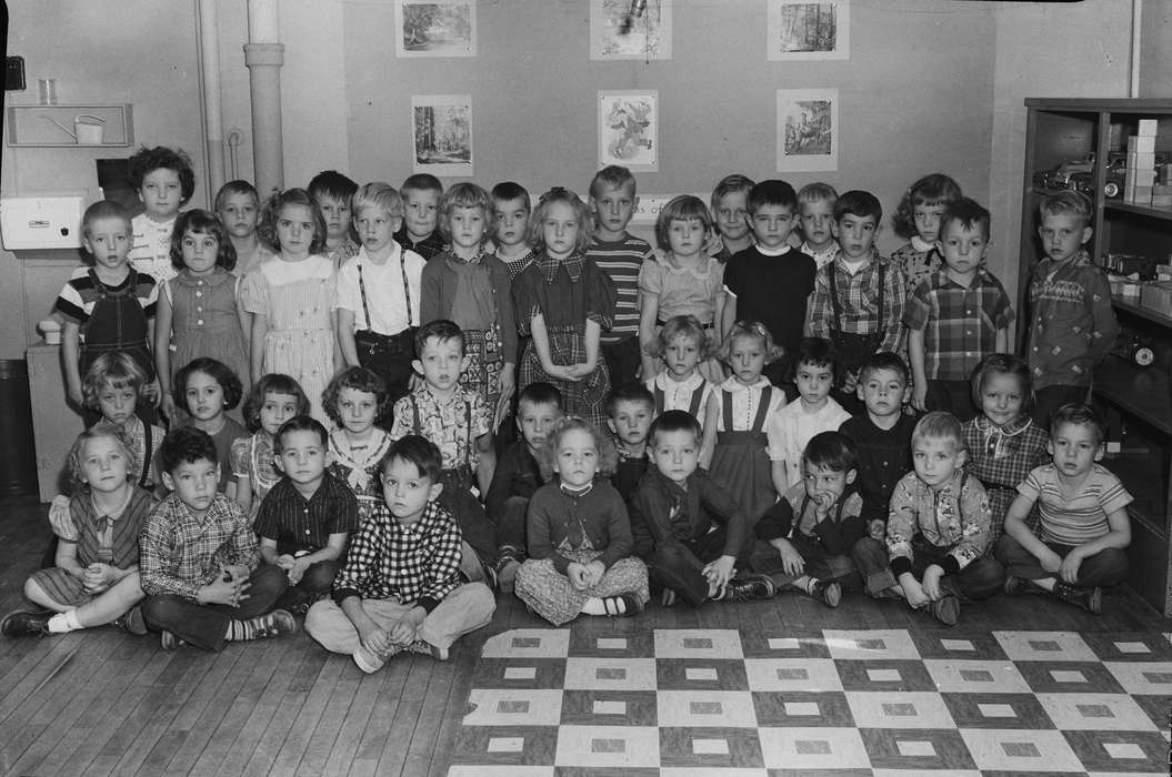 Coon Rapids Enterprise, girl, United States, ia, IA, student, Coon Rapids, historic, classroom, Schools and Education, Iowa, rug, history, boy, Portraits - Group, Photos, Children