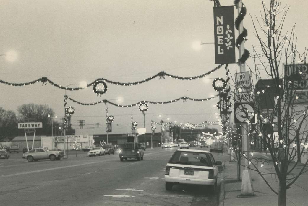 history of Iowa, car, christmas wreath, christmas decorations, street sign, Waverly Public Library, Holidays, Iowa History, Waverly, IA, Iowa, christmas lights, Motorized Vehicles, Main Streets & Town Squares, night