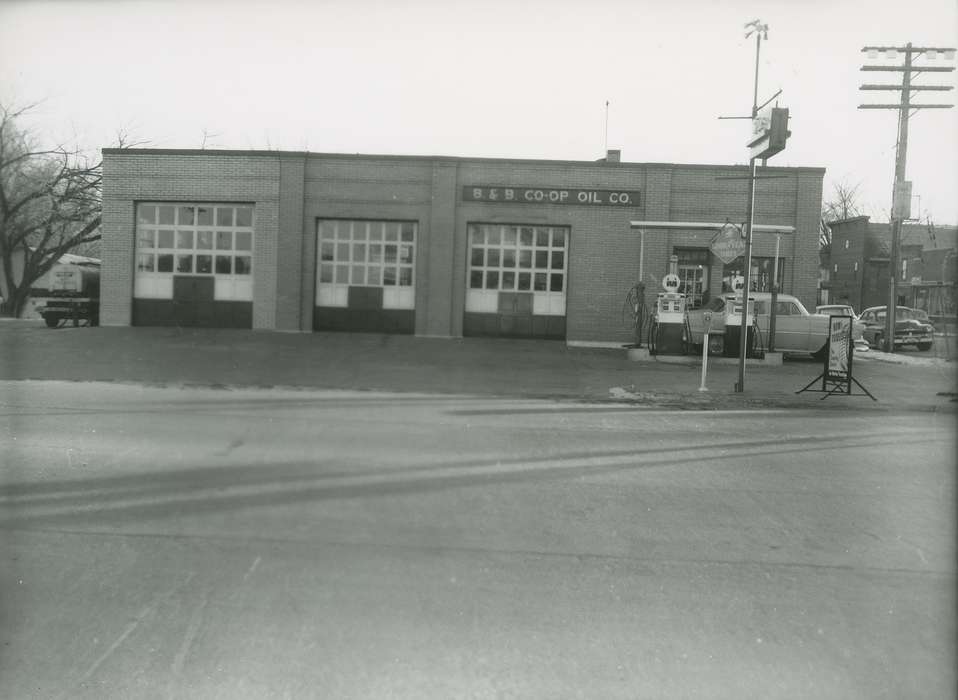 gas pump, Businesses and Factories, correct date needed, Waverly Public Library, Iowa History, Iowa, history of Iowa, gas station, IA, Labor and Occupations