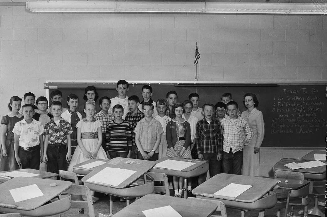student, chalkboard, ia, Photos, Children, United States, Iowa, woman, Schools and Education, boy, teacher, classroom, IA, Coon Rapids, historic, history, girl, Portraits - Group, Coon Rapids Enterprise, school desk