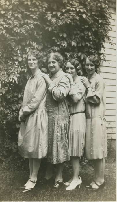 sister, Smith, Elverda, niece, Iowa, grandmother, Iowa History, Families, Canton, IA, Portraits - Group, history of Iowa