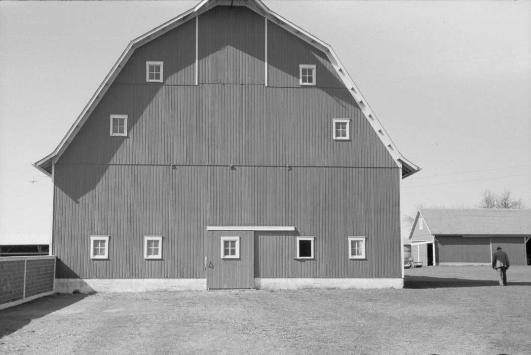 barn door, Barns, history of Iowa, Iowa, Farms, brick fence, Iowa History, barnyard, Library of Congress