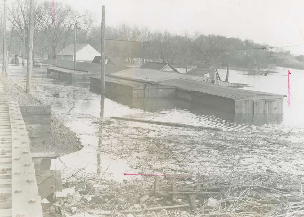 Waverly, IA, Iowa, Waverly Public Library, train tracks, sheds, debris, Iowa History, history of Iowa, Wrecks, Landscapes, Cities and Towns, Floods