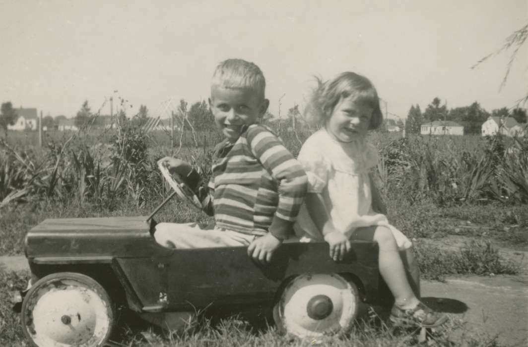 toy, car, sibling, Farms, Avis, Linda, Evansdale, IA, Iowa History, Portraits - Group, Iowa, history of Iowa, Children