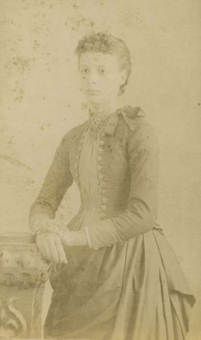 Olsson, Ann and Jons, bustle, collared dresses, Portraits - Individual, frizzy bangs, carte de visite, Iowa History, Independence, IA, woman, Iowa, history of Iowa, ribbon