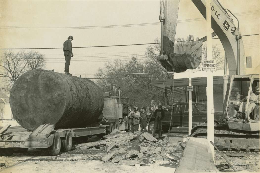 construction, Waverly Public Library, Cities and Towns, Iowa, construction crew, Iowa History, crane, history of Iowa, Waverly, IA, Motorized Vehicles, Labor and Occupations, truck
