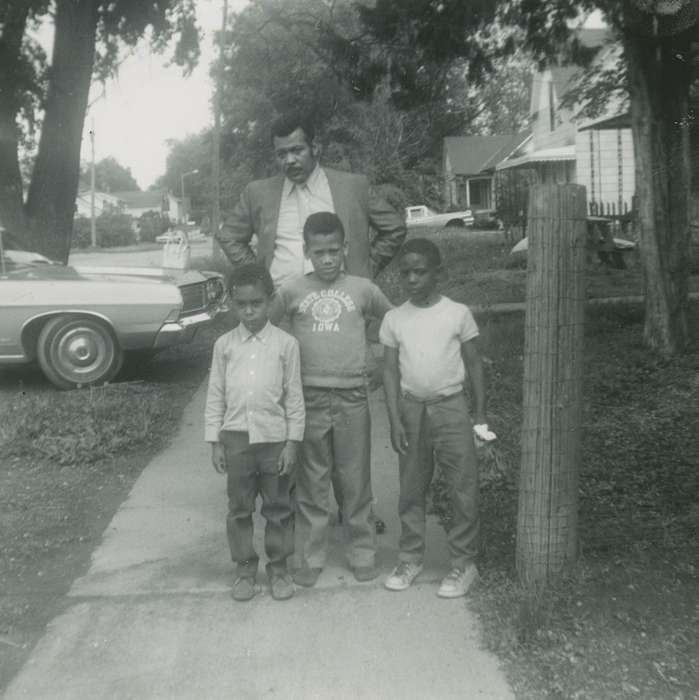 Iowa, People of Color, Children, african american, Families, Robinson, Claudia, Iowa History, Marshalltown, IA, Cities and Towns, sidewalk, Portraits - Group, history of Iowa