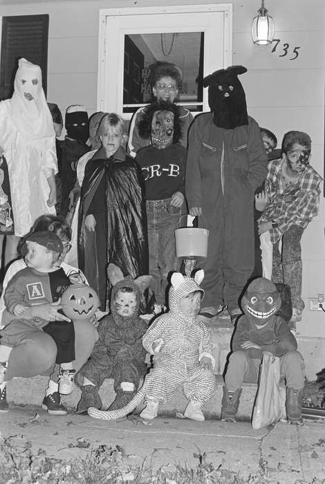 Homes, costumes, history, Families, Portraits - Group, historic, Iowa, Coon Rapids Enterprise, Children, ia, Leisure, Holidays, Photos, halloween