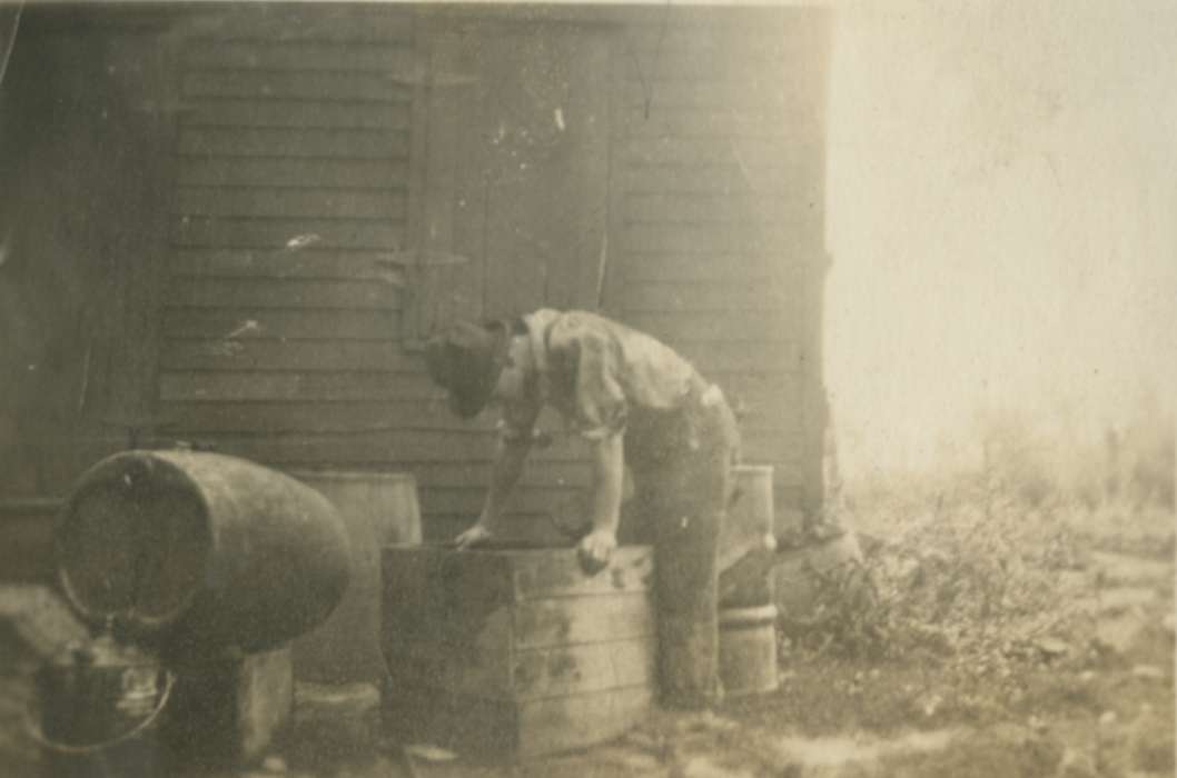 barrel, Traer, IA, Farms, Iowa History, Moore, Merlin, history of Iowa, Iowa
