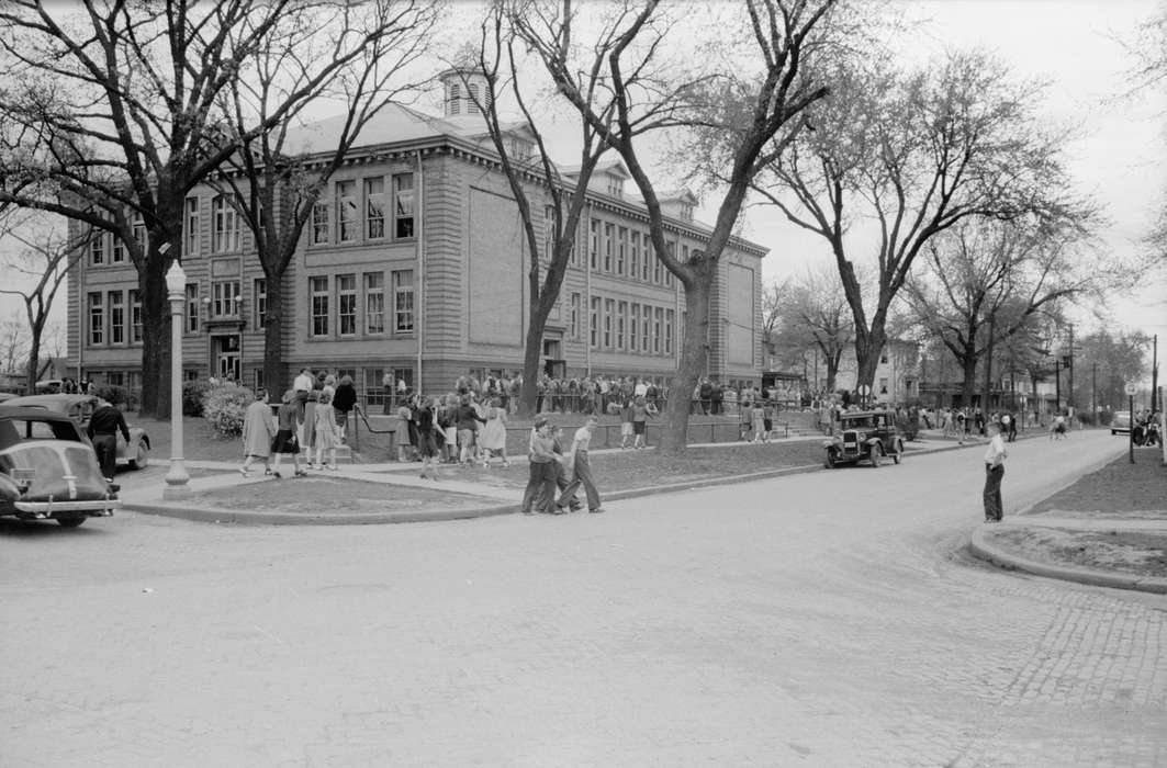 cars, Cities and Towns, history of Iowa, Schools and Education, high school, trees, Library of Congress, Iowa History, newton high school, Portraits - Group, high school students, cobblestone street, Leisure, Iowa, Motorized Vehicles, ford model a, Children