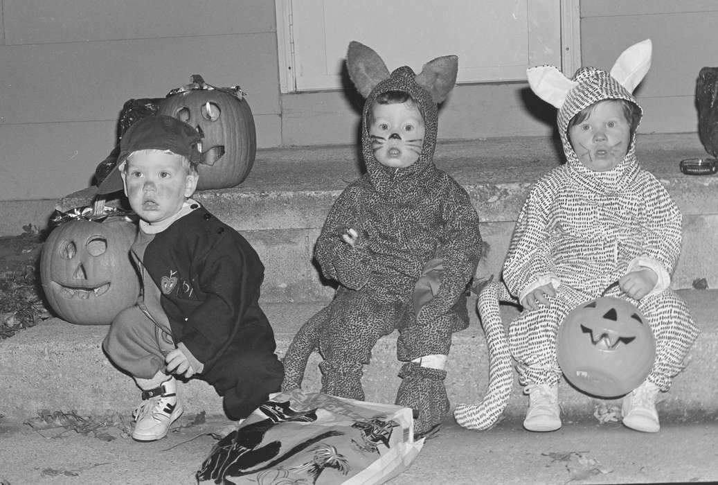costumes, history, Portraits - Group, historic, Iowa, Coon Rapids Enterprise, Children, ia, kids, Holidays, Photos, halloween