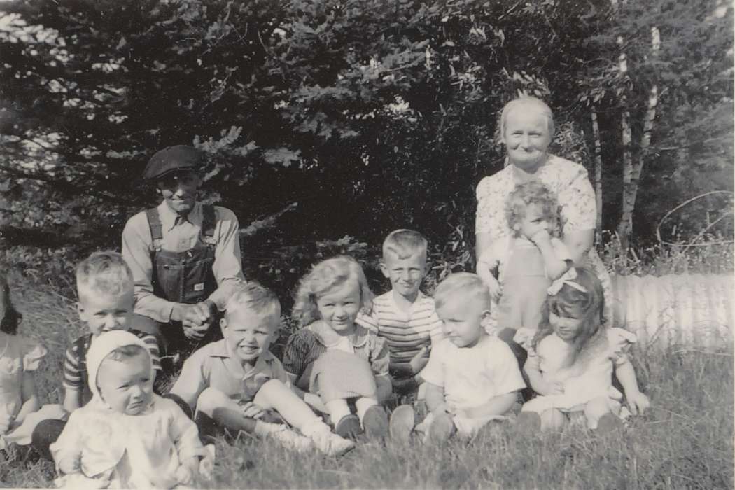 grandma, Avis, Linda, toddler, Iowa, Children, Iowa History, Portraits - Group, IA, Families, history of Iowa, baby