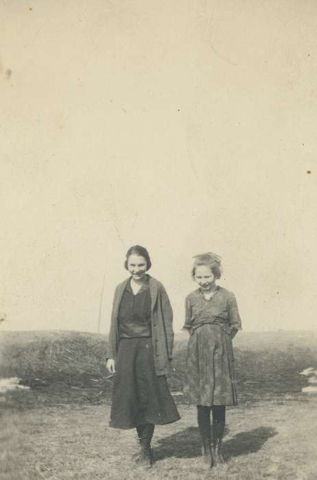 girl, edwardian, Black Hawk, field, Iowa, Children, dresses, history, O'Brink, Lisa, Waterloo, dress, ia, girls, historic, United States, Photos, cardigan, IA
